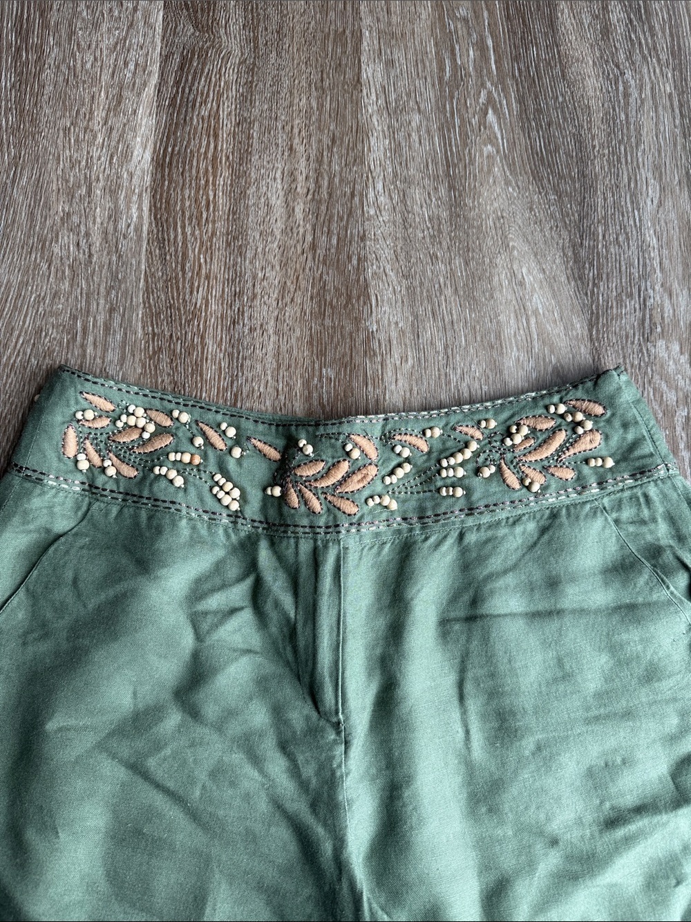 💥Larry Levine Beaded Linen Blend Capris💥 - Picture 4 of 5
